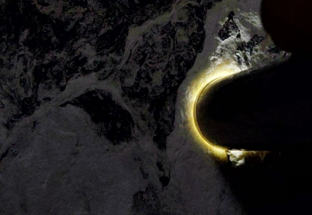 ★翡翠原石★糸魚川硬玉【大所メランジュ黒・底カット・582ｇ】