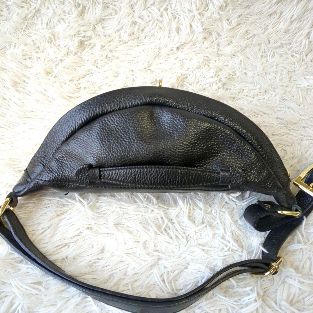 【極美品】AULENTTI　ボディバッグ　ウエストバッグ　レザー　ブラック