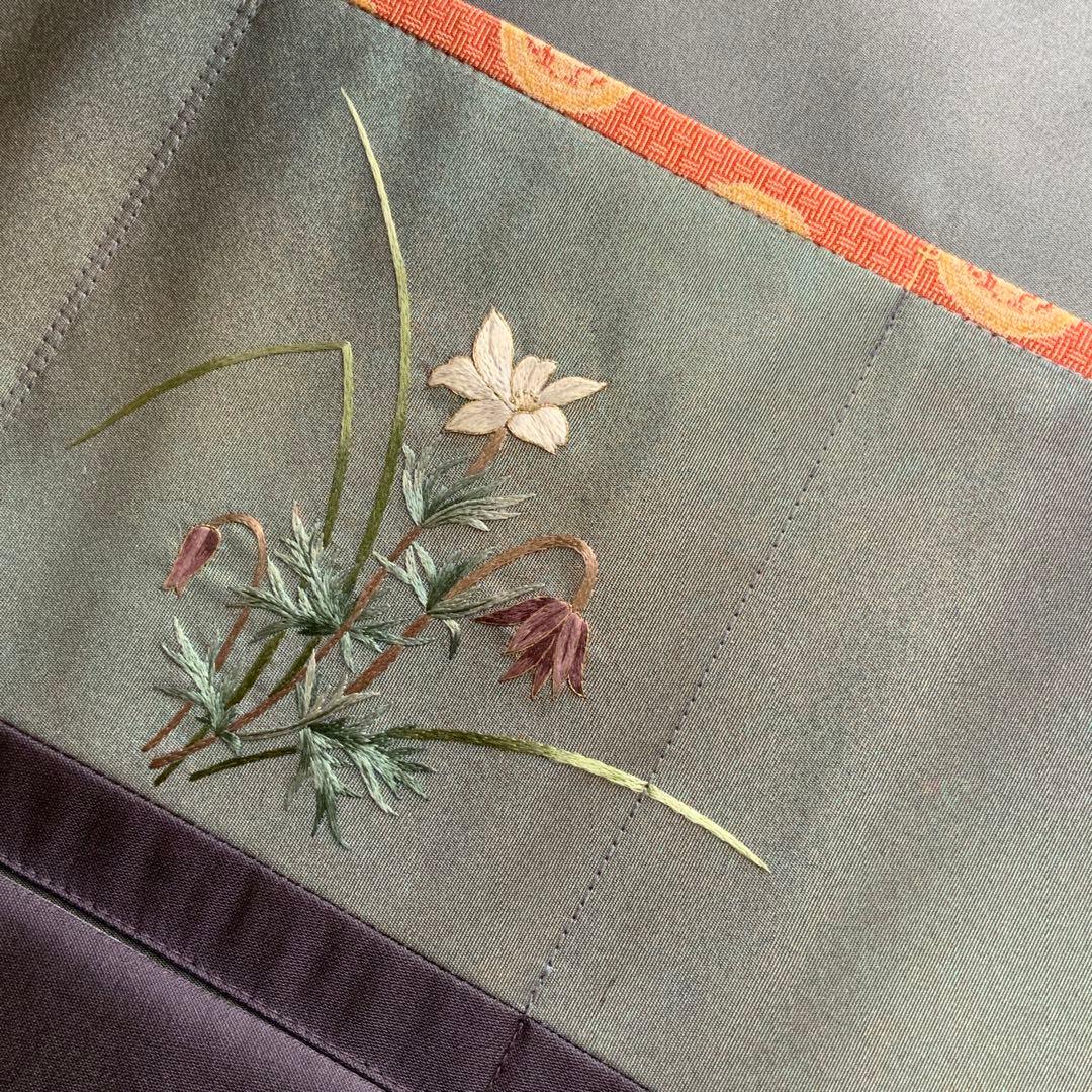 金色の満月に刺繍のお花　帯　リメイク　胡桃皮ハンドルバッグ