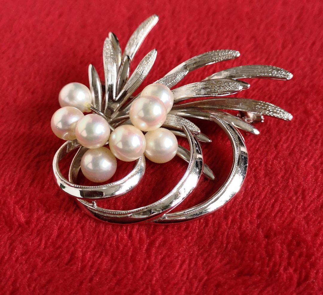 ヴィンテージ シルバー製 ブローチ アコヤ本真珠 8粒装飾 植物モチーフ 447