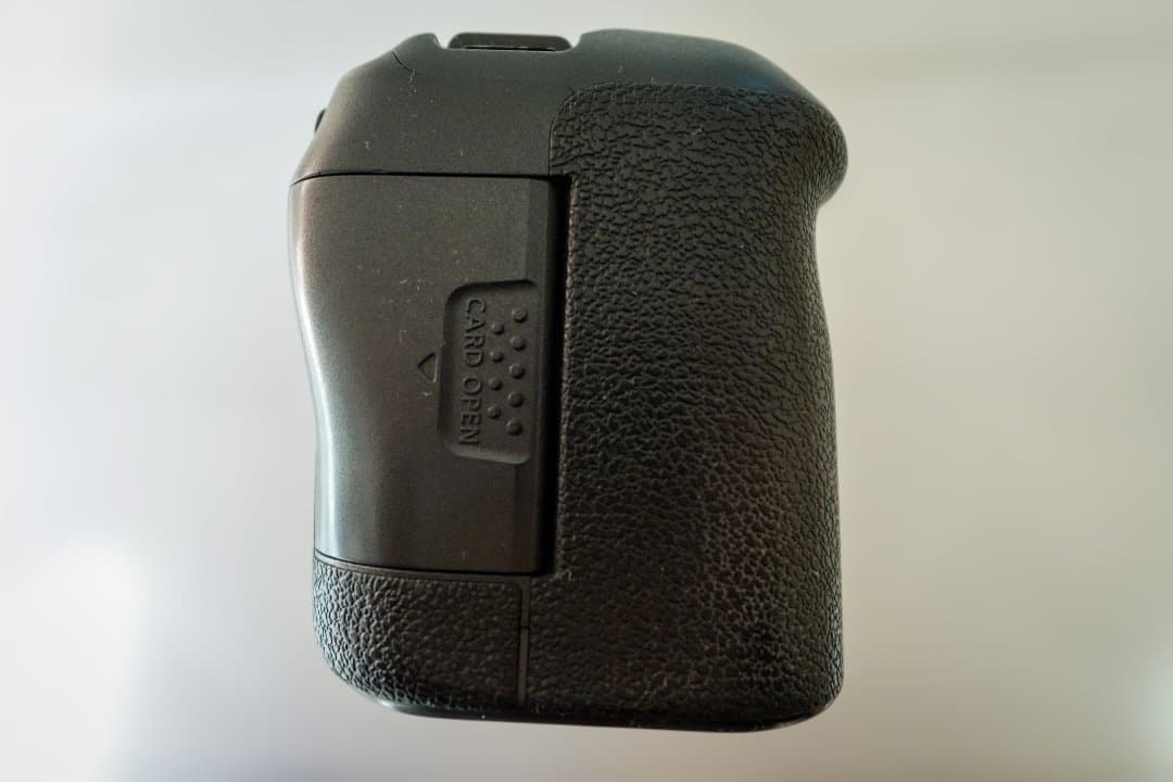 CANON　ミラーレス　 EOS R6ボディ