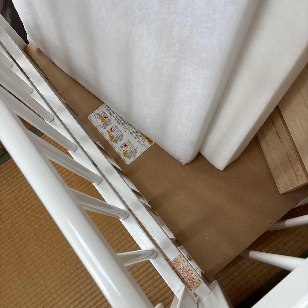 カトージ　木製ホワイトミニミニベビーベッド キャスター付き