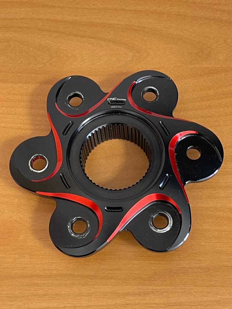 CNC RACING パニガーレV4 リアスプロケットフランジ