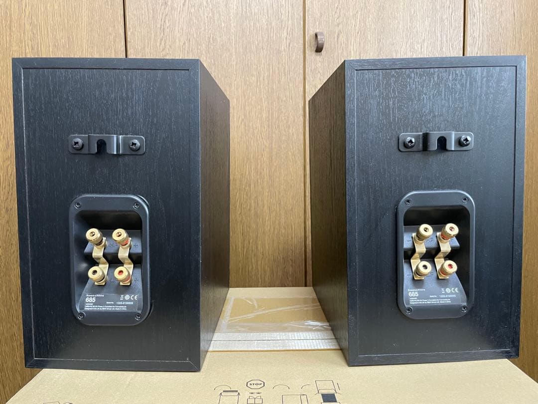 B&W (Bowers & Wilkins) ブックシェルフスピーカー 685