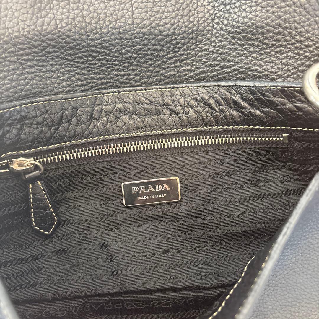 PRADA ブラックレザーショルダーバッグ