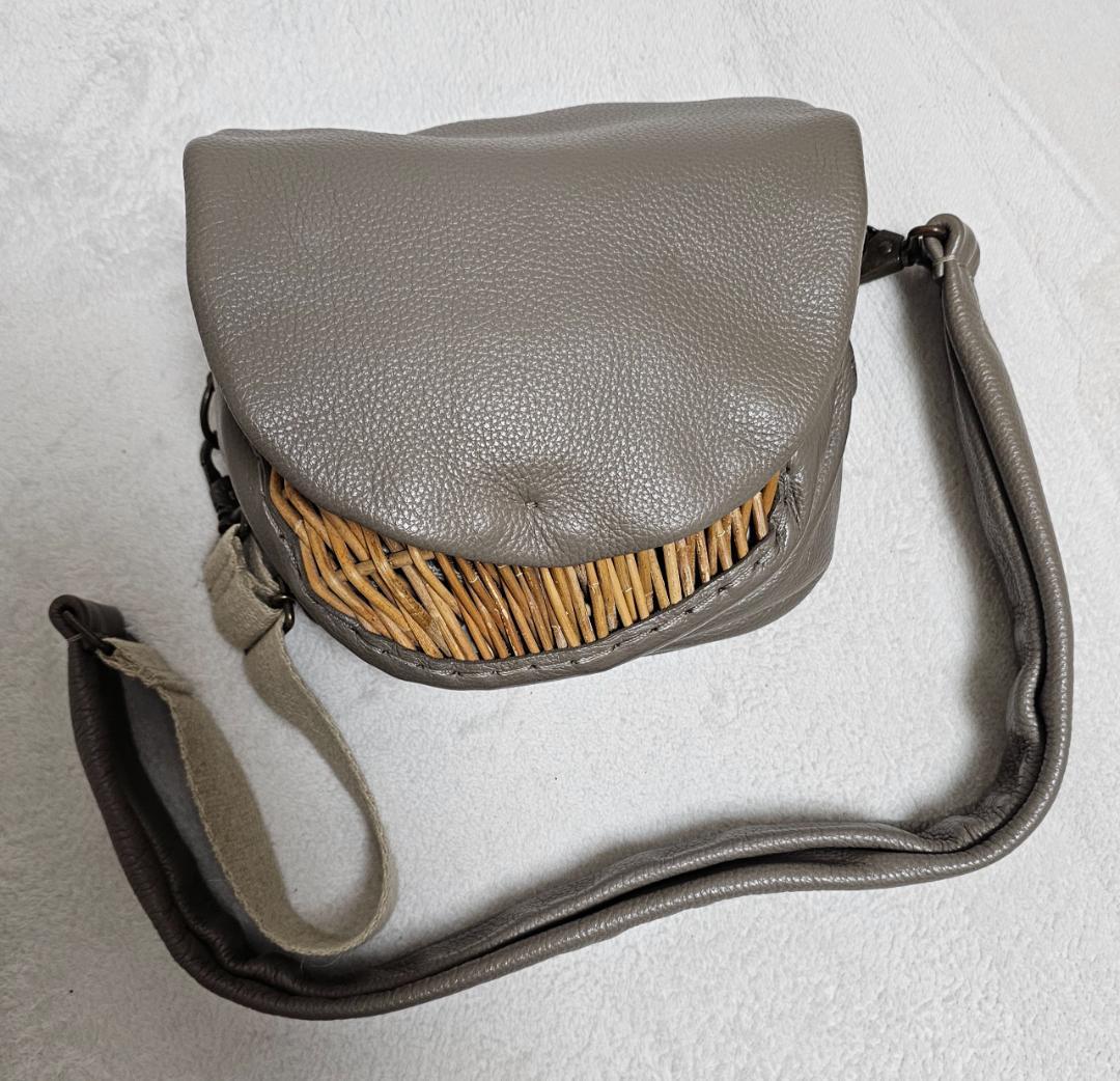 エバゴス／フニュ・シュリンク・ボディバッグＳ