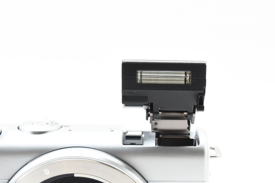 ♥ほぼ新品❤️スリムミラーレス♪スマホ転送OK★キヤノン EOS M200❤️