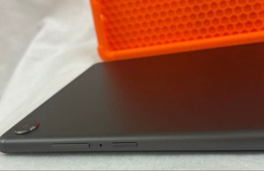 【美品】Lenovo Tab M8 タブレット &ケースカバー（オレンジ色）付