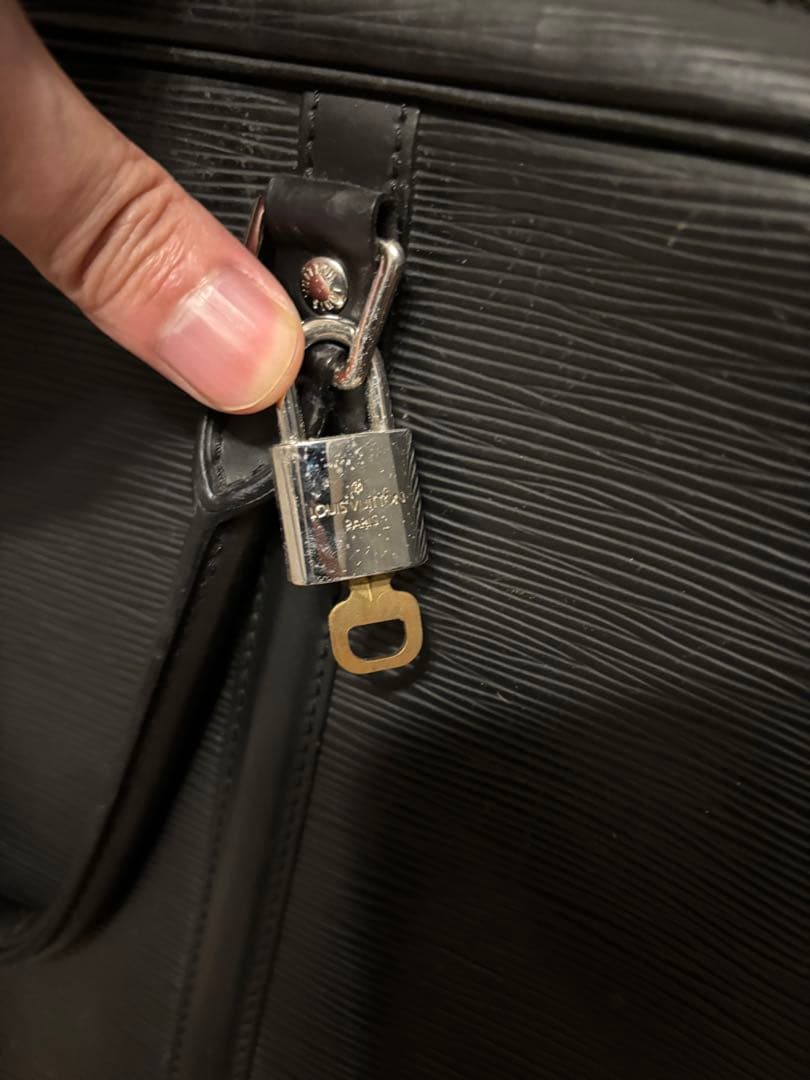 ルイヴィトン ビジネスバッグ エピ 正規品