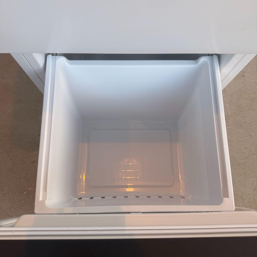 ● 極美品 ハイセンス 冷蔵庫 HR-D13E4W 135L 2025年製