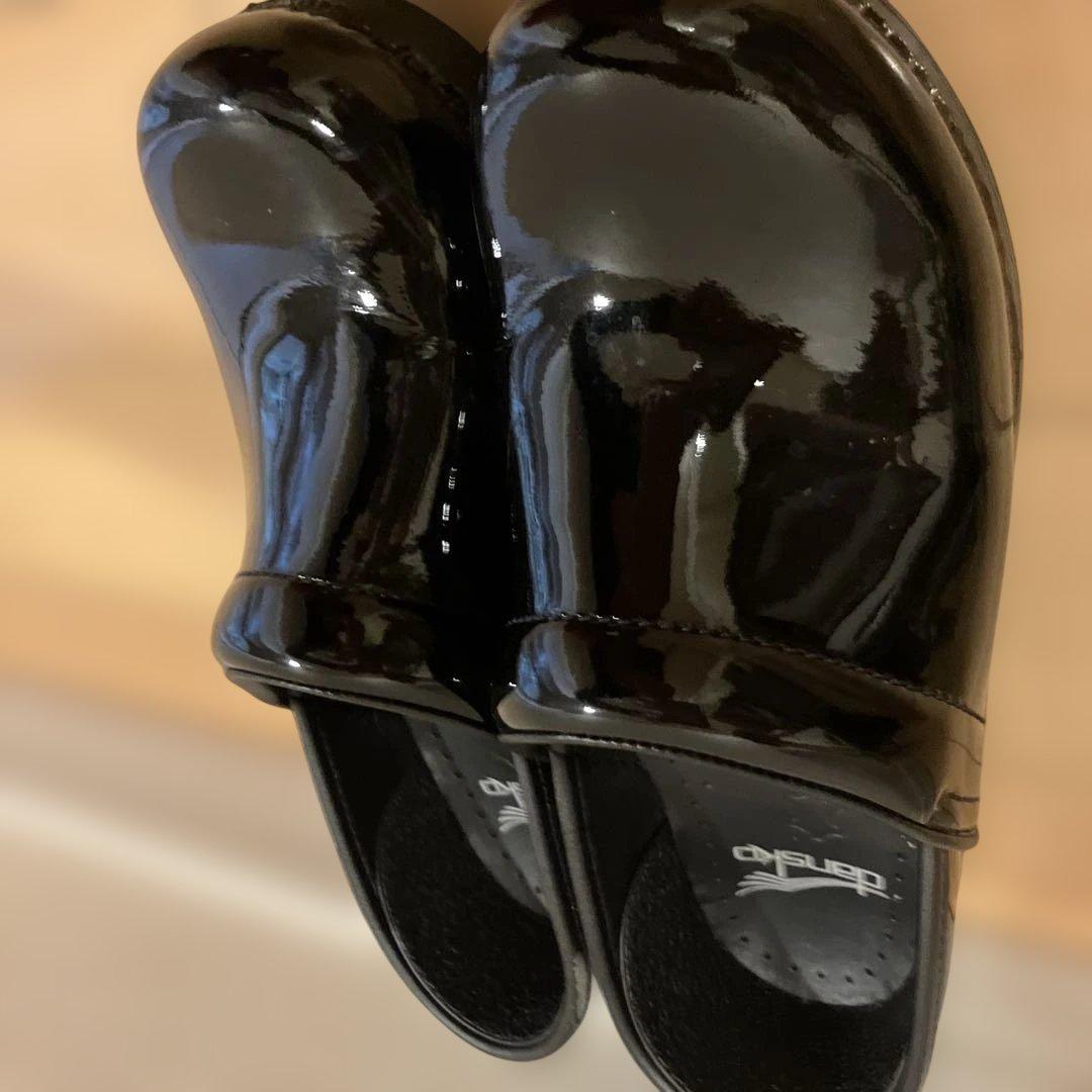 ダンスコ　36 ブラックサボサンダル TPUヒールカウンター