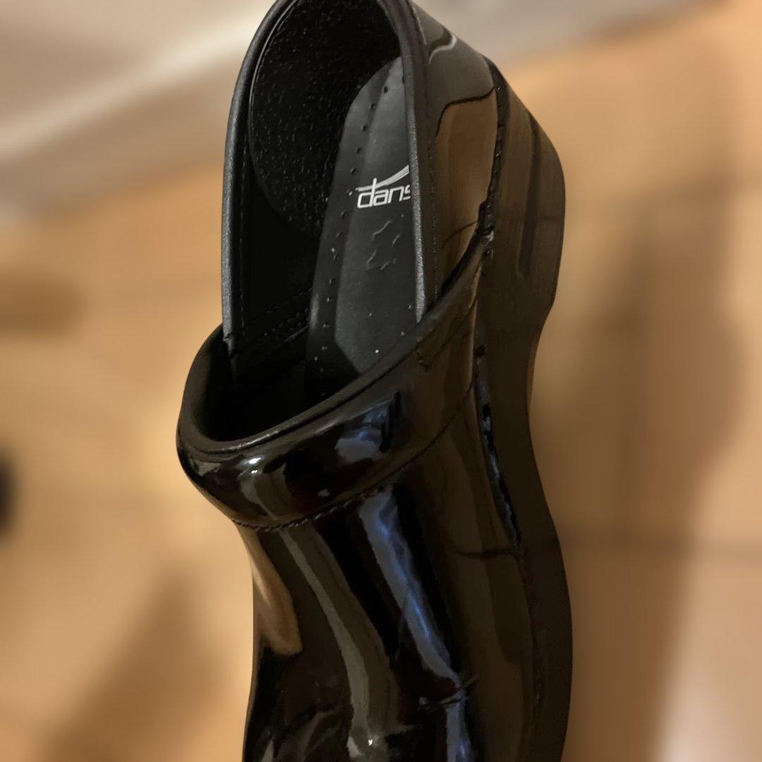 ダンスコ　36 ブラックサボサンダル TPUヒールカウンター