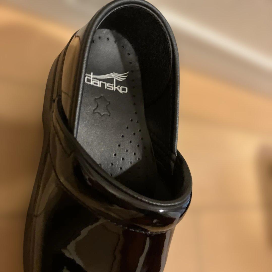 ダンスコ　36 ブラックサボサンダル TPUヒールカウンター