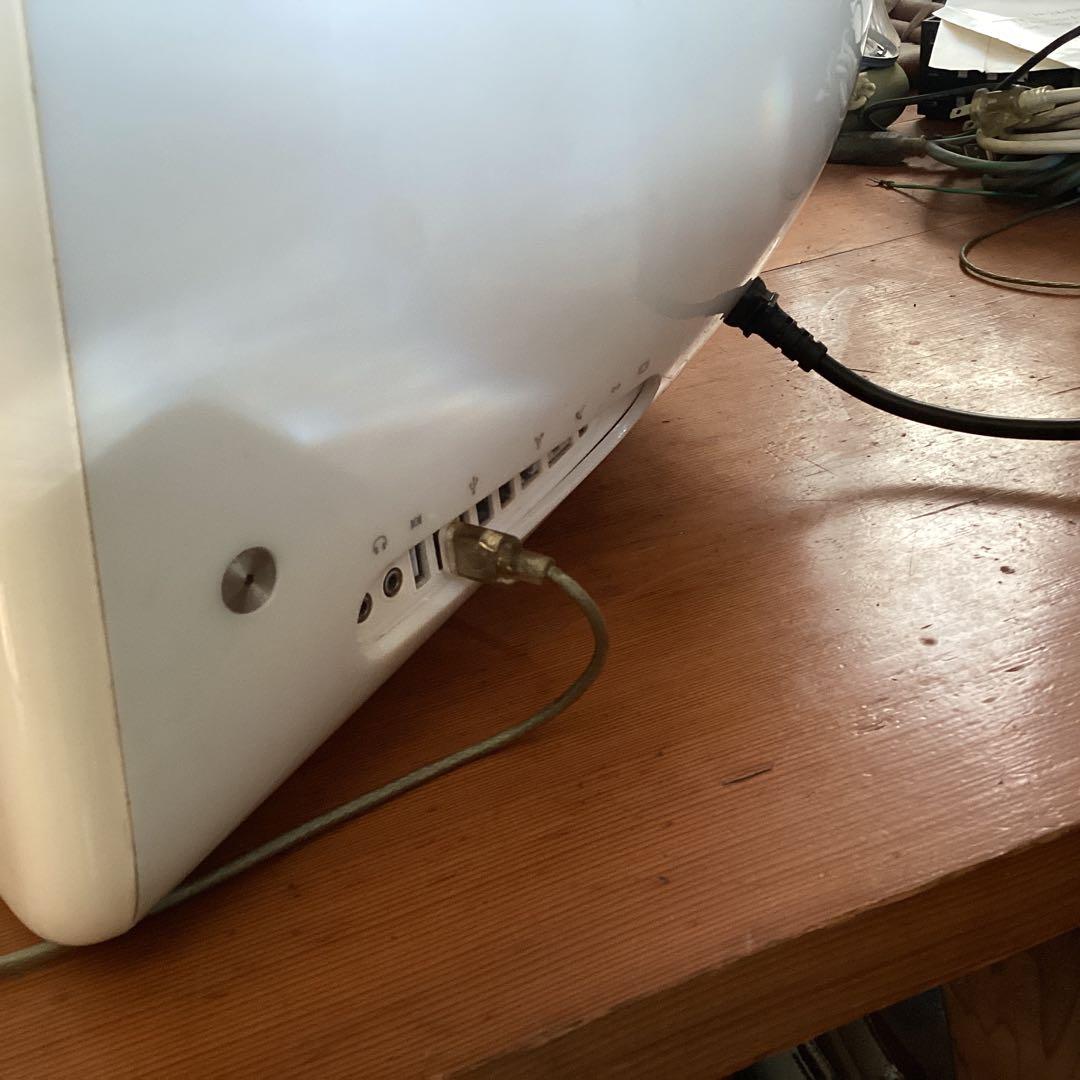 Apple eMac 700MHz G4 640MB RAM ジャンク品