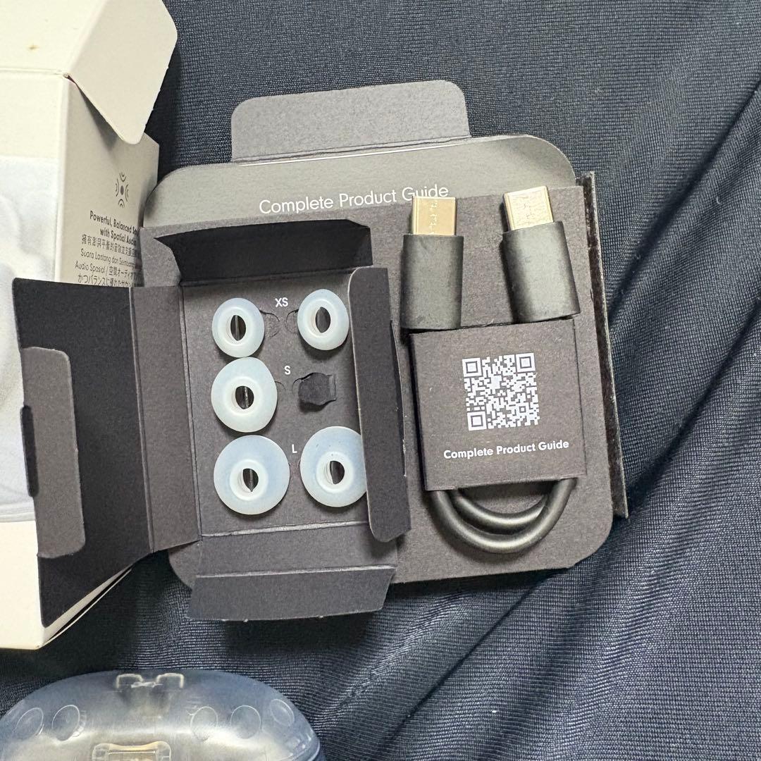 Beats Studio Buds + トランスペアレント　スケルトン