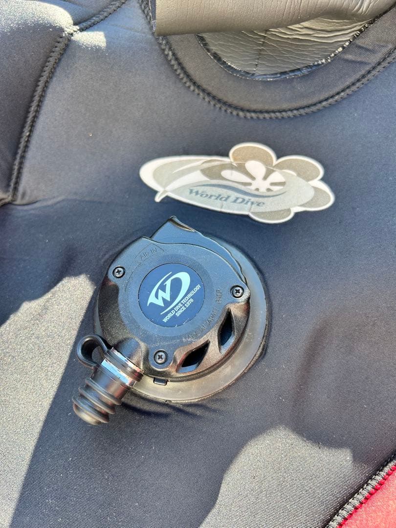 ダイビング　ワールドダイブ　ドライスーツ