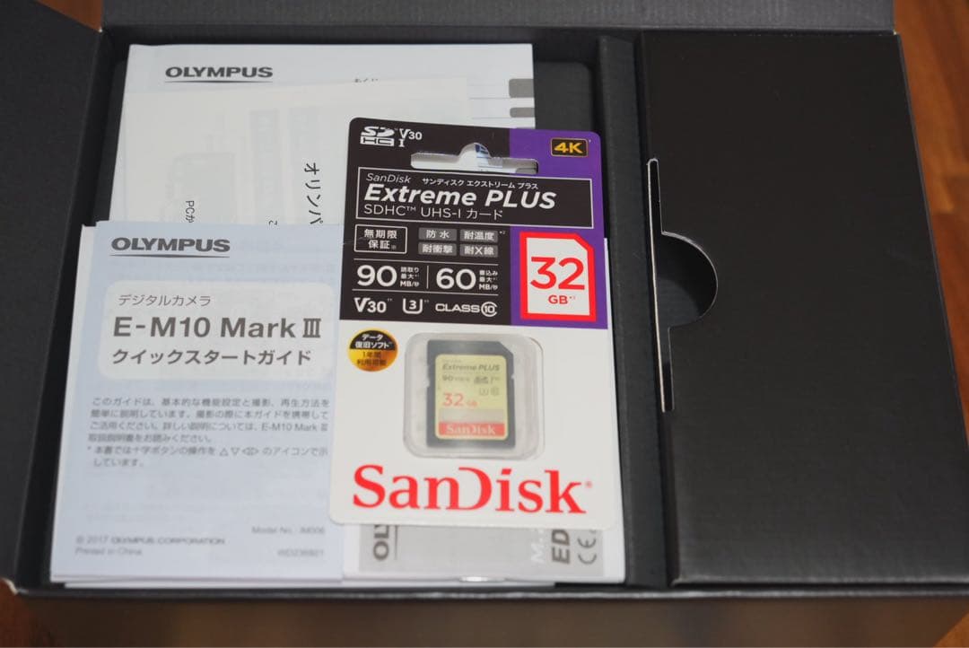 OLYMPUS OM-D E-M10 Mark III 本体+レンズ+SDカード