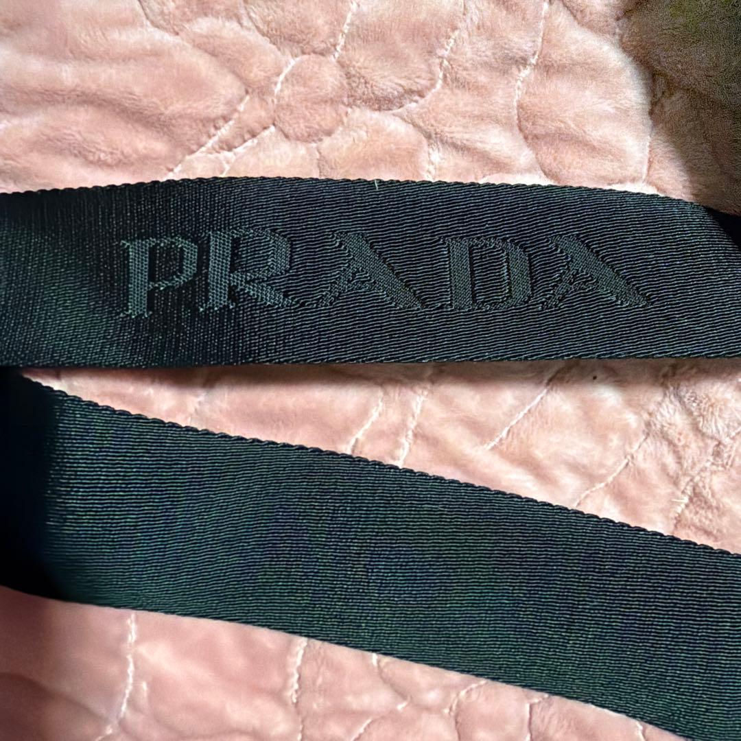 PRADA キルティングショルダーバッグ ブラック