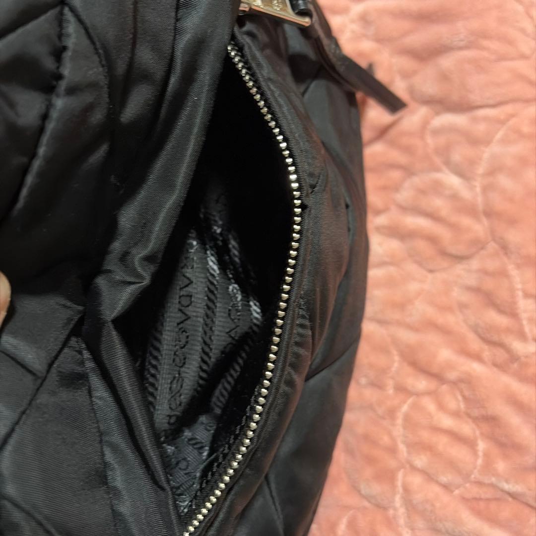 PRADA キルティングショルダーバッグ ブラック