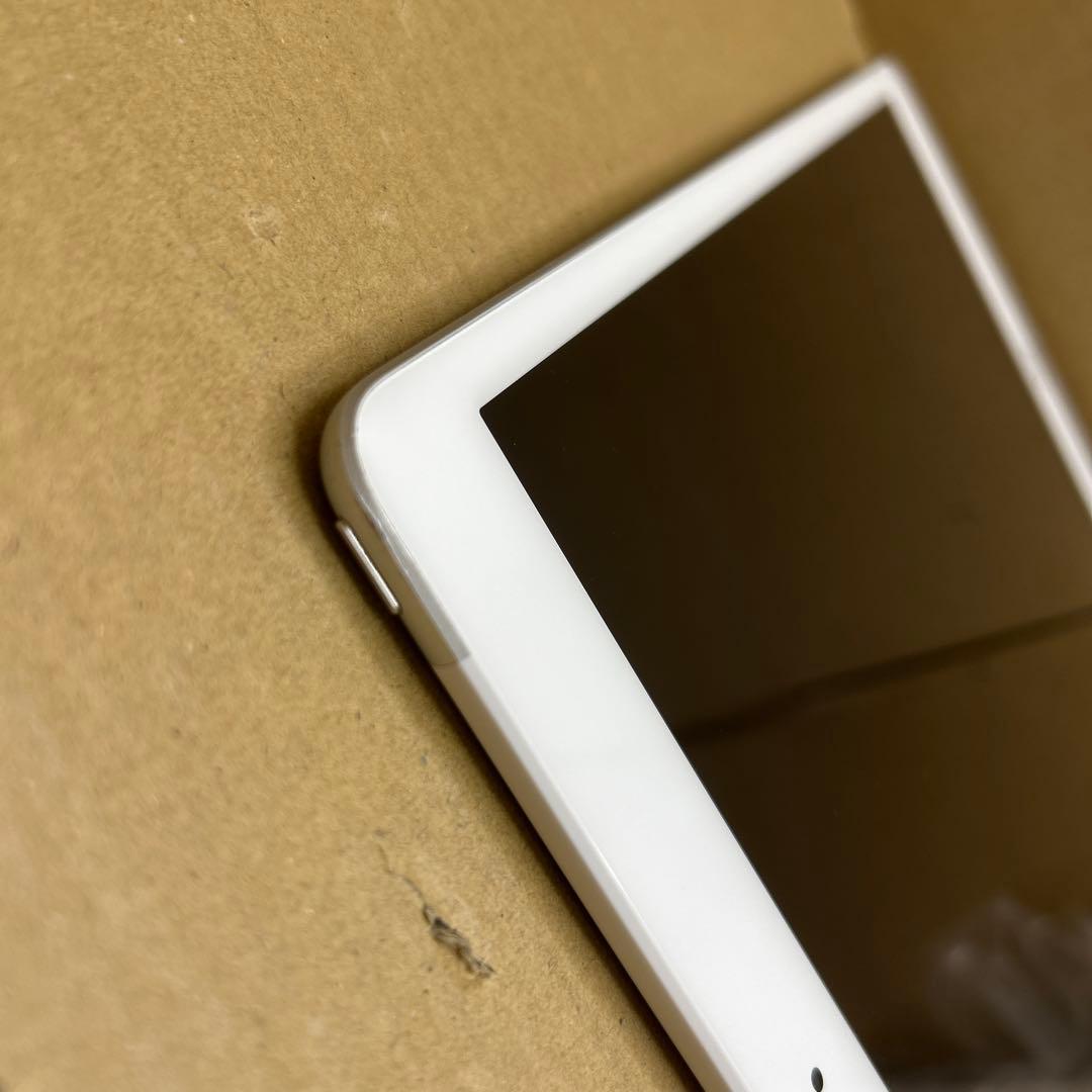 iPad (第７世代) Wi-Fi + Cellular 128GB シルバー