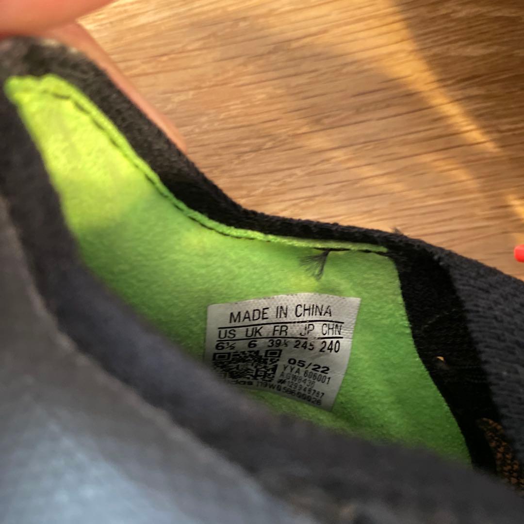 adidas サッカースパイクシューズ エックススピードポータル　2４.5センチ