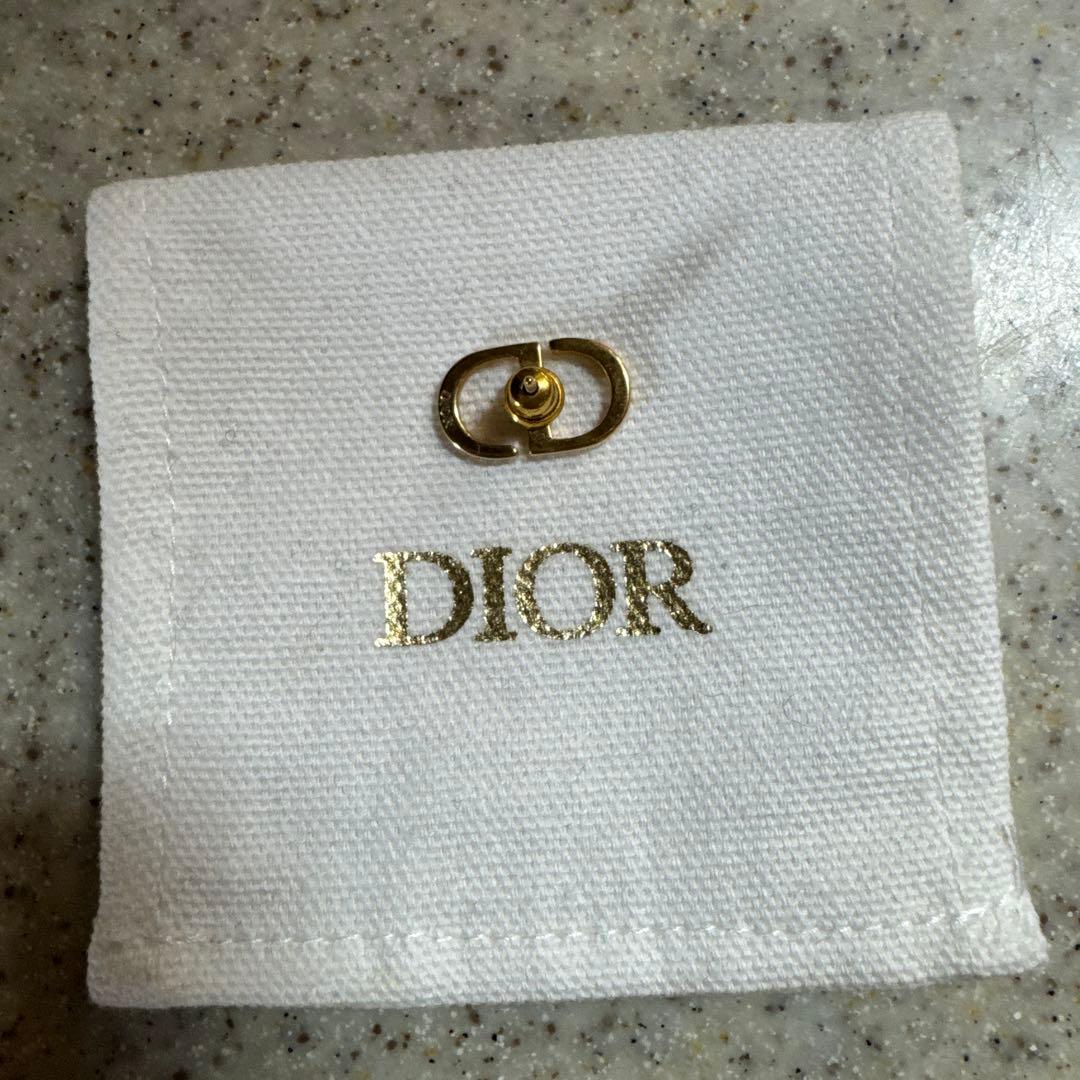 Diorピアス