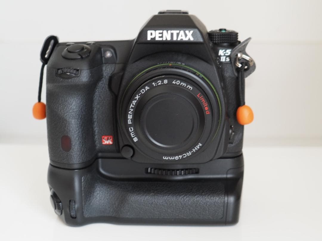 PENTAX K-5iis　バッテリーグリップと単焦点レンズセット