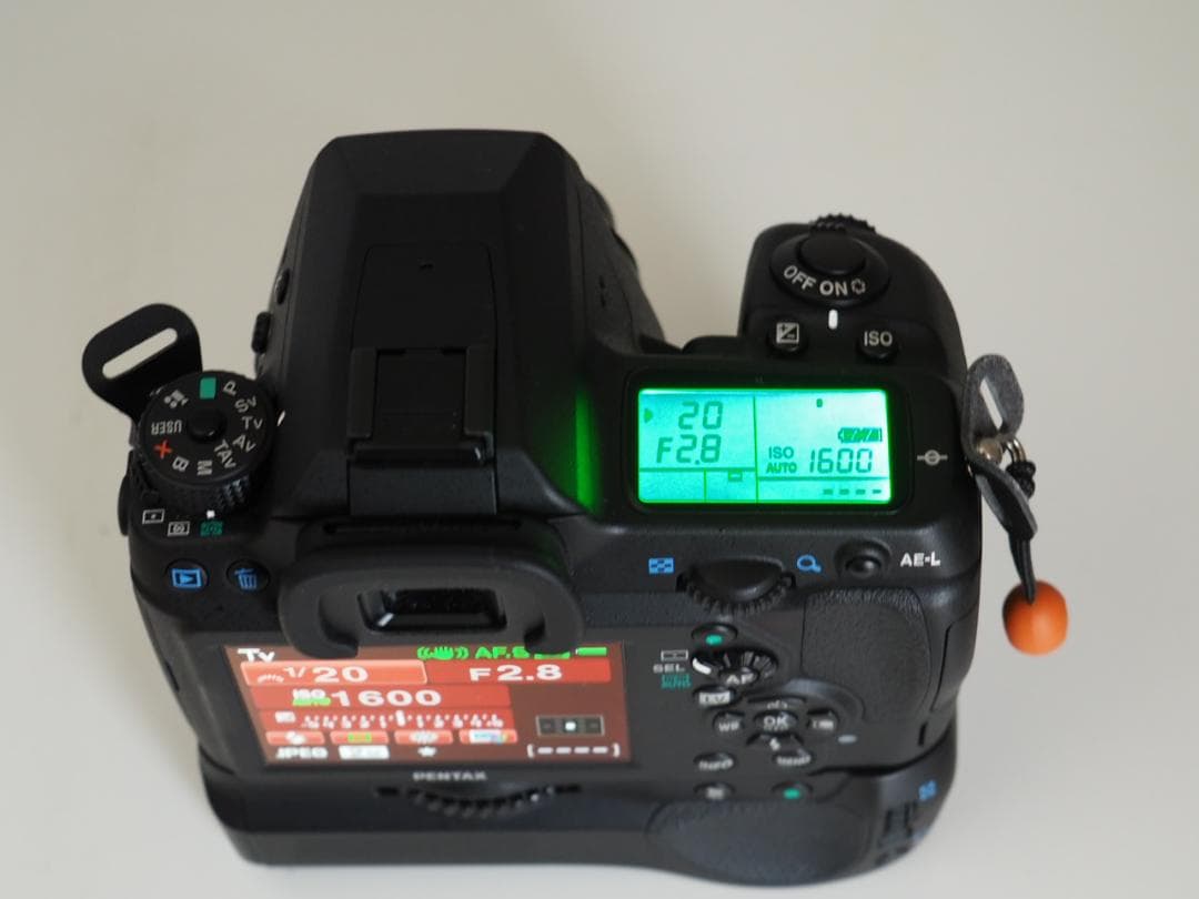 PENTAX K-5iis　バッテリーグリップと単焦点レンズセット