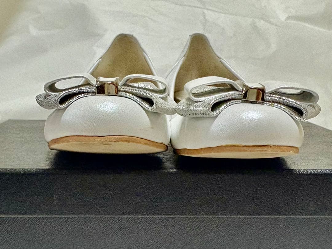 ❤️美品　DIANA ダイアナ ホワイト＆シルバー　リボン　23.5