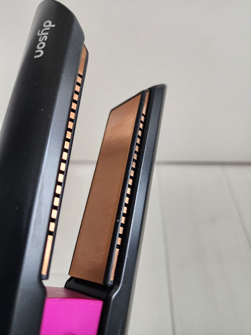 美品 Dysonストレートヘアアイロン ダイソン コードレス ドライヤー