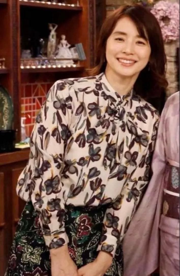 TOMORROWLAND シルククローバープリント ボウタイブラウス