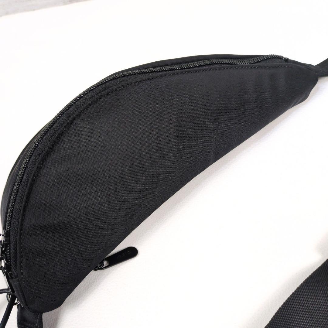 美品 VASIC ヴァジック DAY-TO FANNY PACK ボディーバッグ