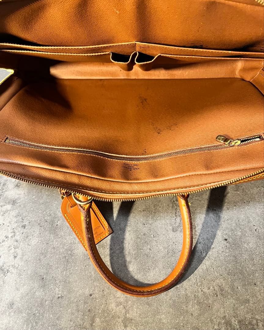 ルイヴィトン　エピ　ポルト ドキュマン・ヴォワヤージュ　ジパングゴールド