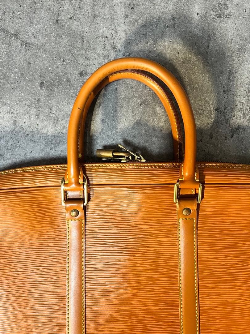 ルイヴィトン　エピ　ポルト ドキュマン・ヴォワヤージュ　ジパングゴールド