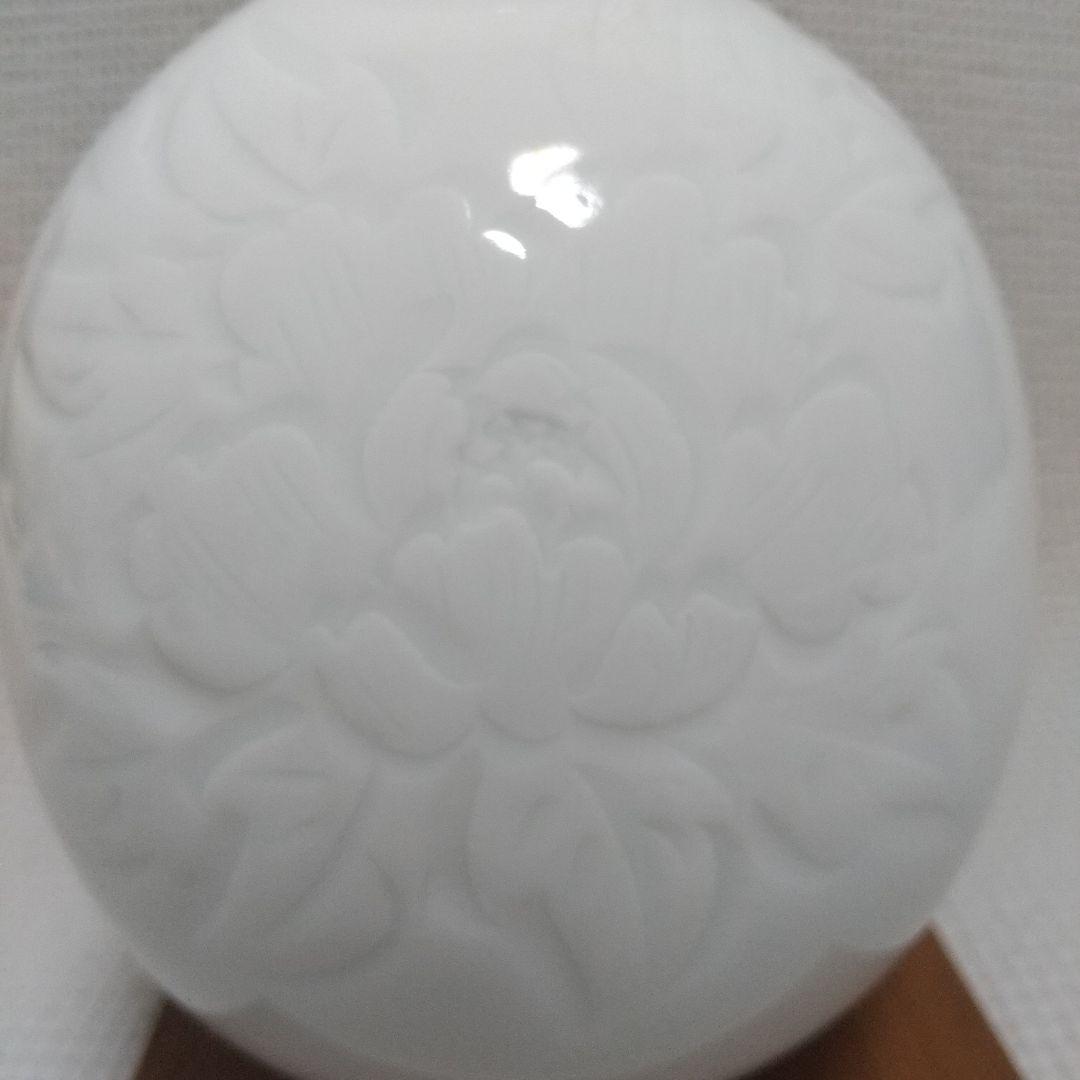 美し過ぎ〈牡丹彫の一輪挿し〉3.3万円/有田焼/白磁/中仙窯/中尾恭純/花器/壺