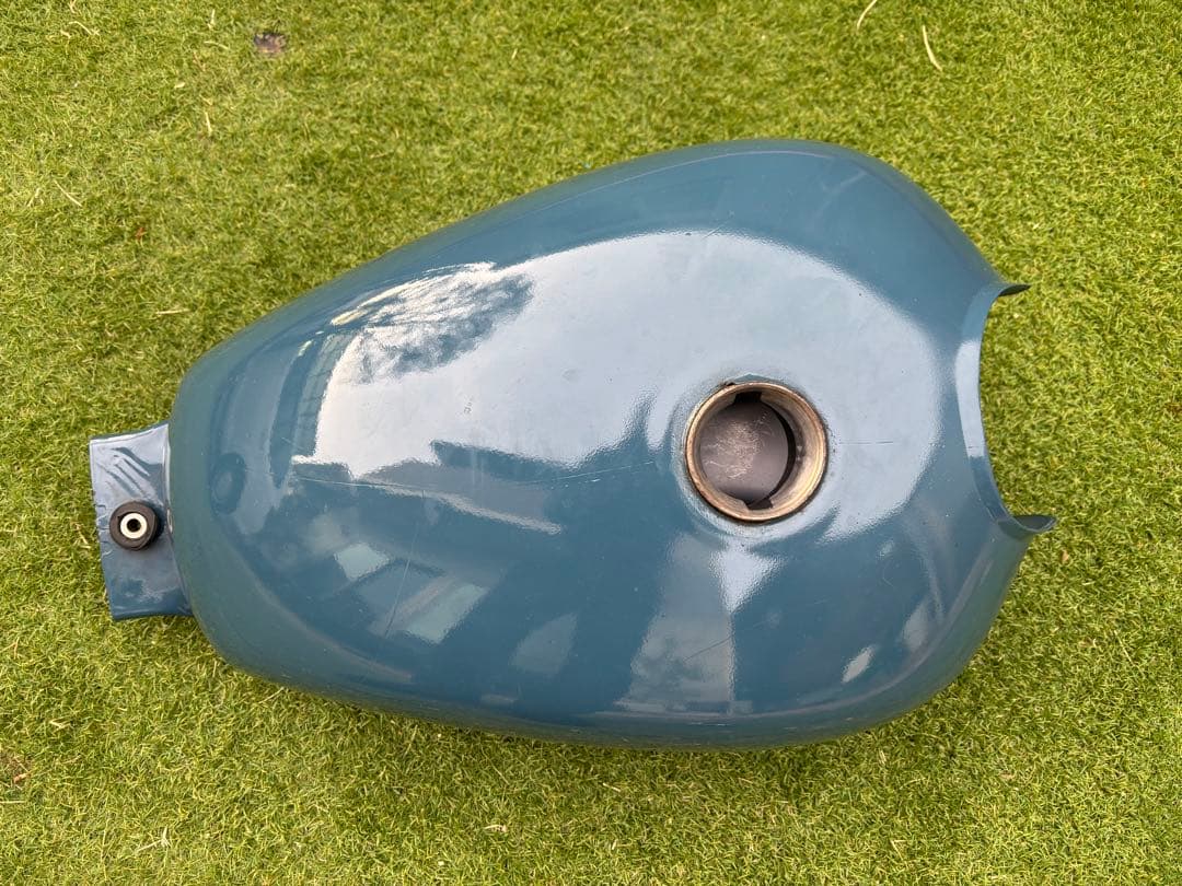 ダークブルー金属タンク 手動バルブ付き