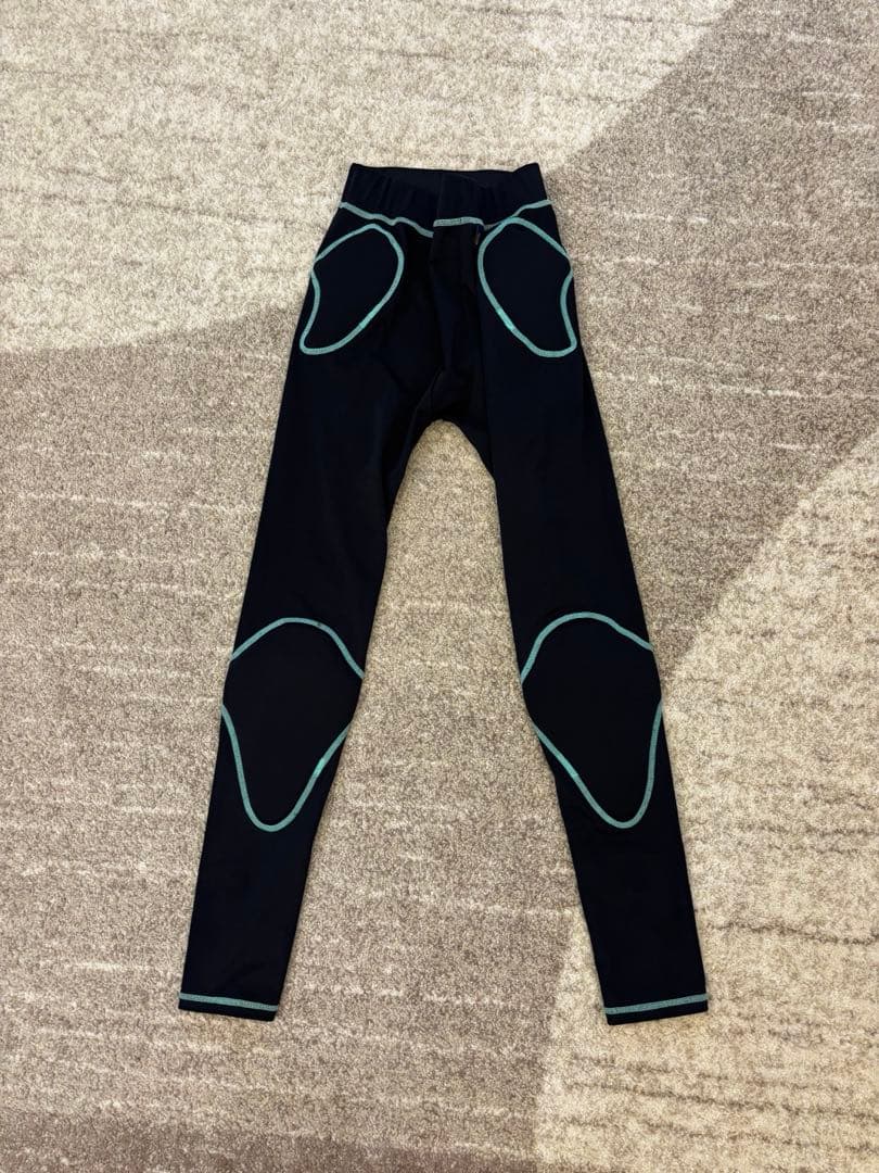 VOLCOM★スノーボードウェアセット150　プロテクターのおまけ付き