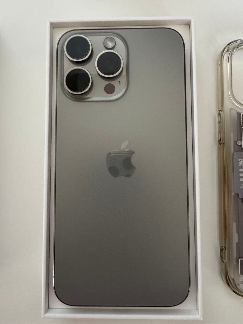 美品 iPhone 15Pro Max ナチュラルチタニウム 256GB