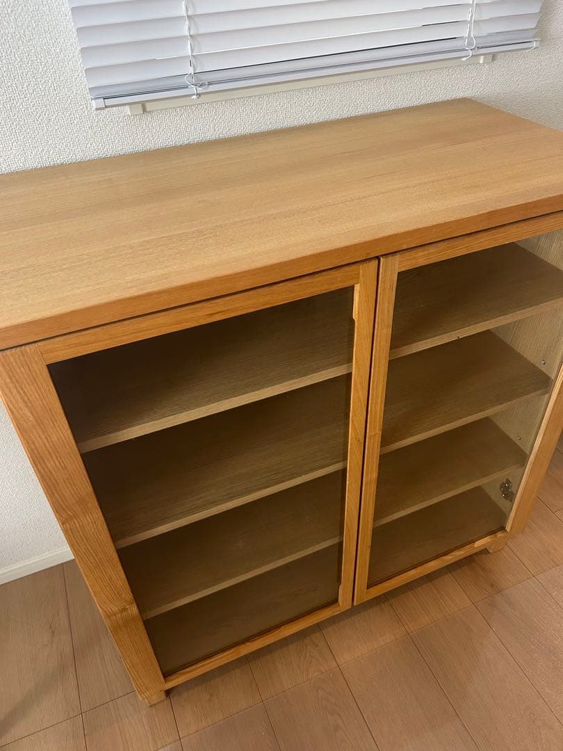 無印良品　脚付きガラス扉キャビネット