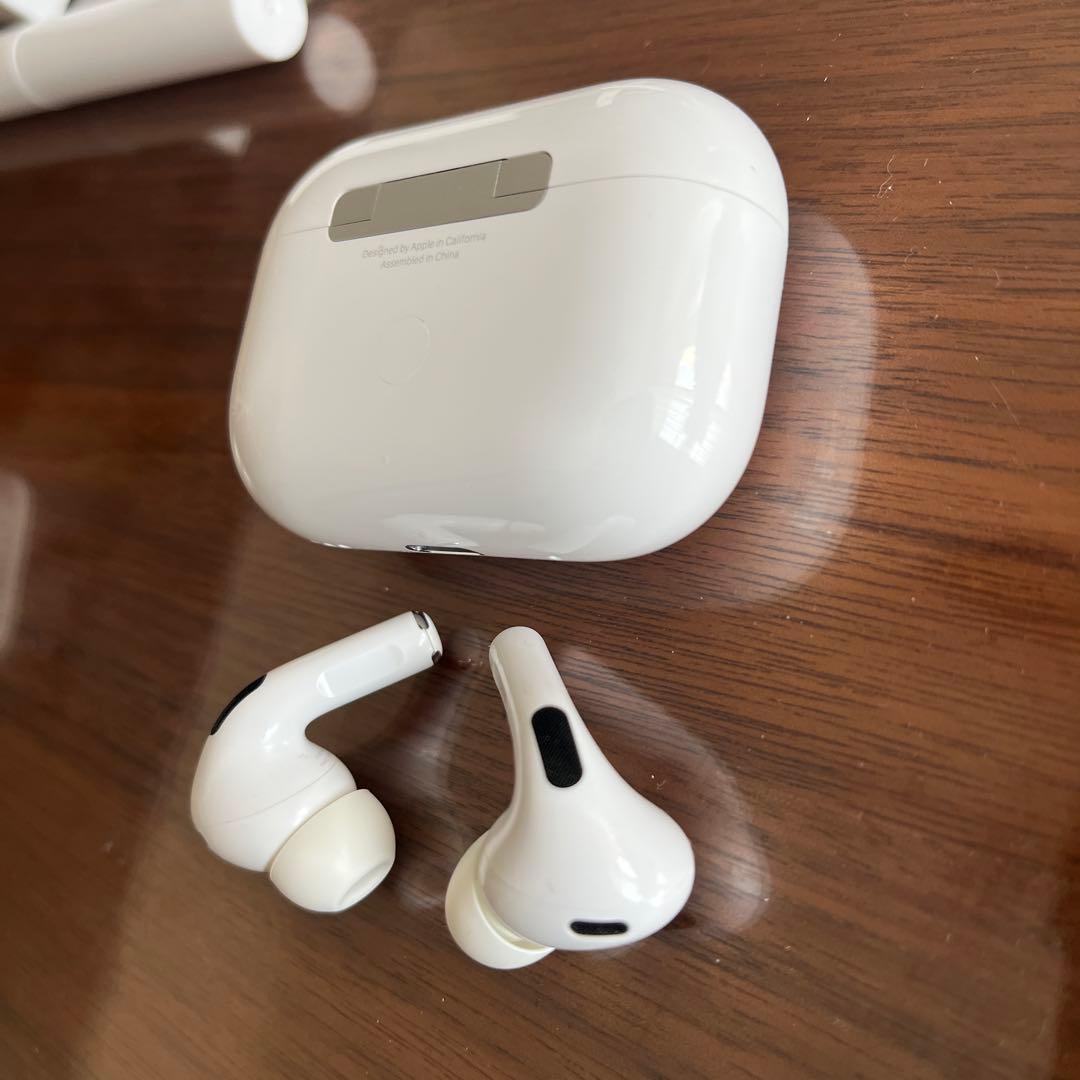 【極美品】AirPods Pro 2 本体 ＆サービスでESRケース付