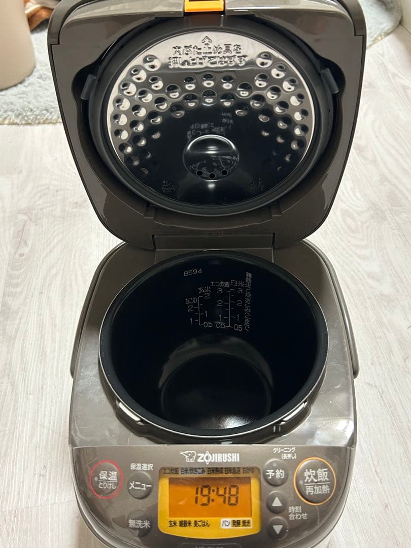 Zojirushi 2024年製　NP-GL05 IH炊飯器