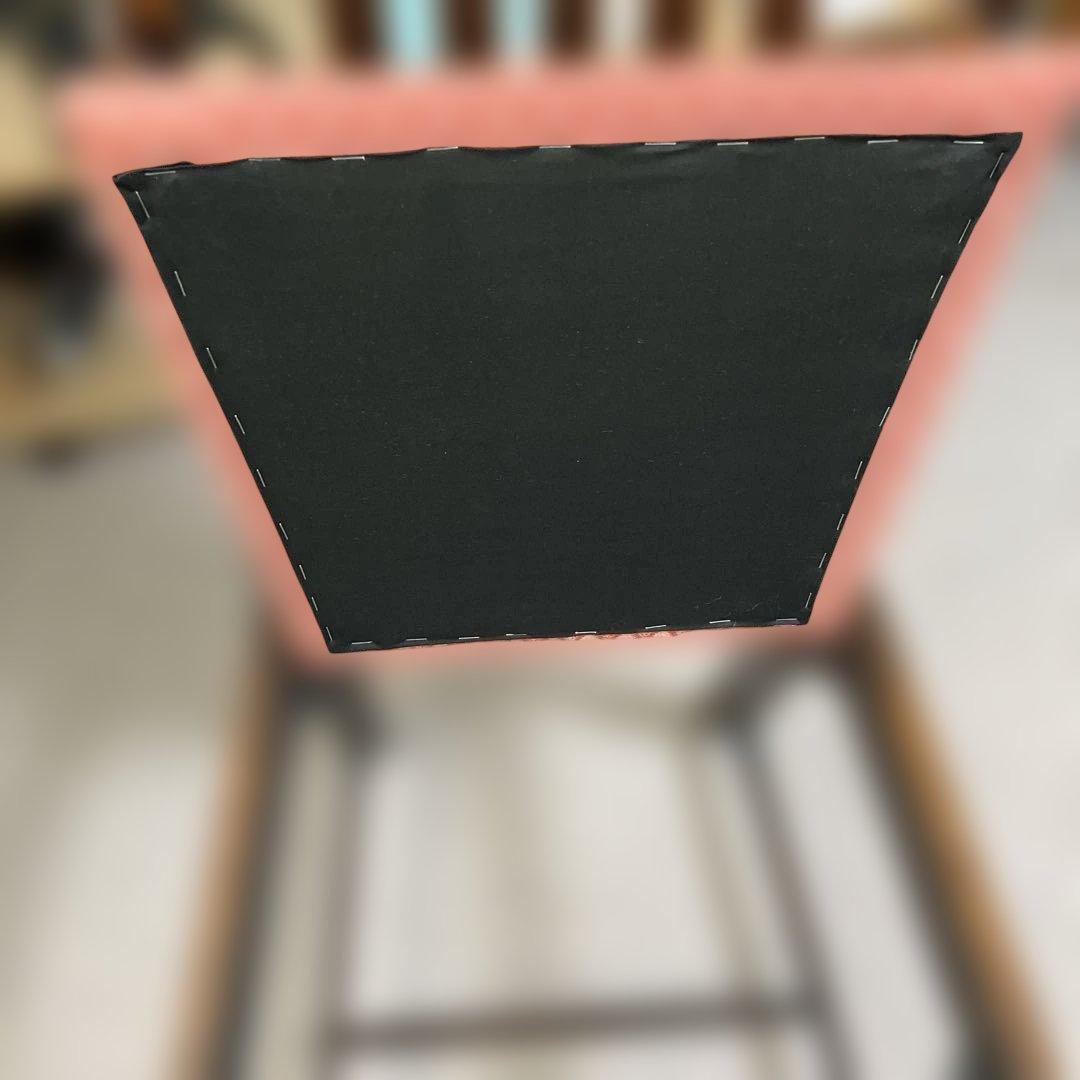 英国　アンティーク　木製椅子 ツイストレッグ　ダイヤモンドパターン ピンク