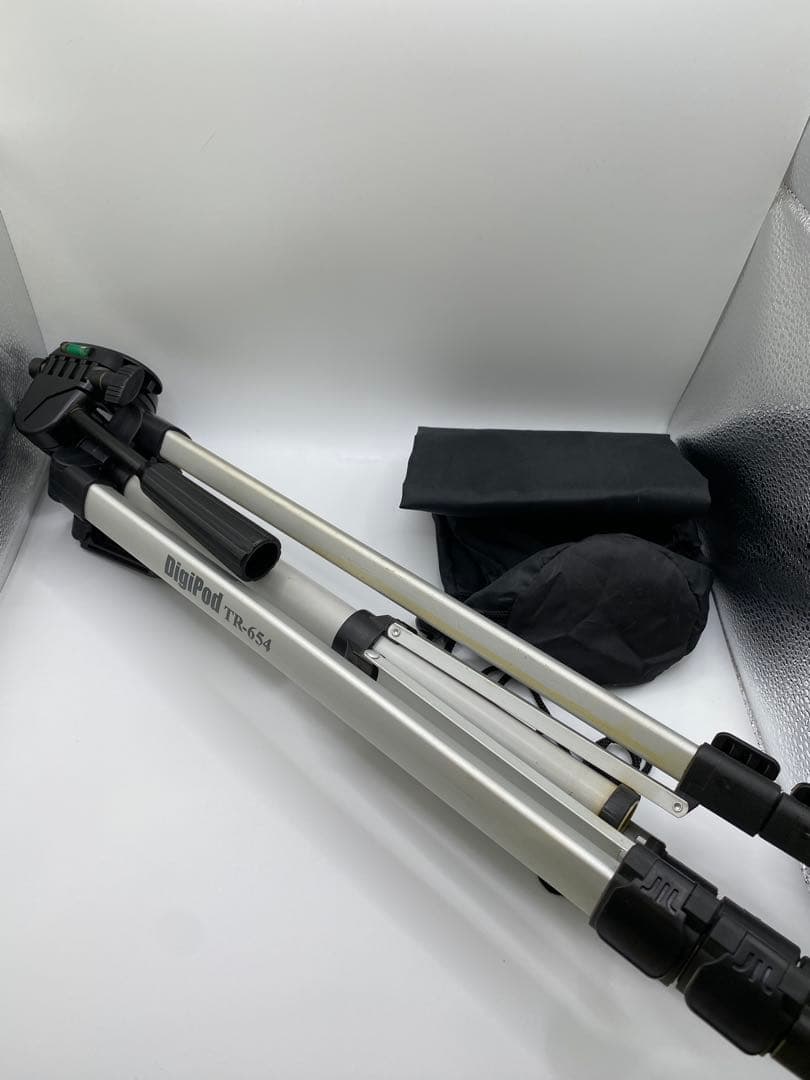 Nikon D7200 一眼レフと、便利な レンズ2本＋三脚＋バッグセット