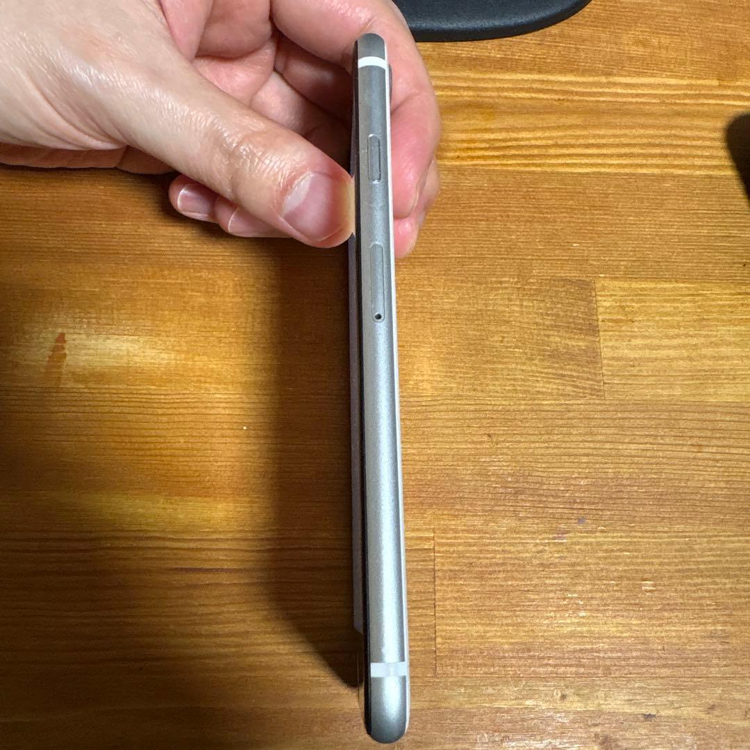 iPhone SE 第2世代 ブラック 64GB Apple バッテリー100%