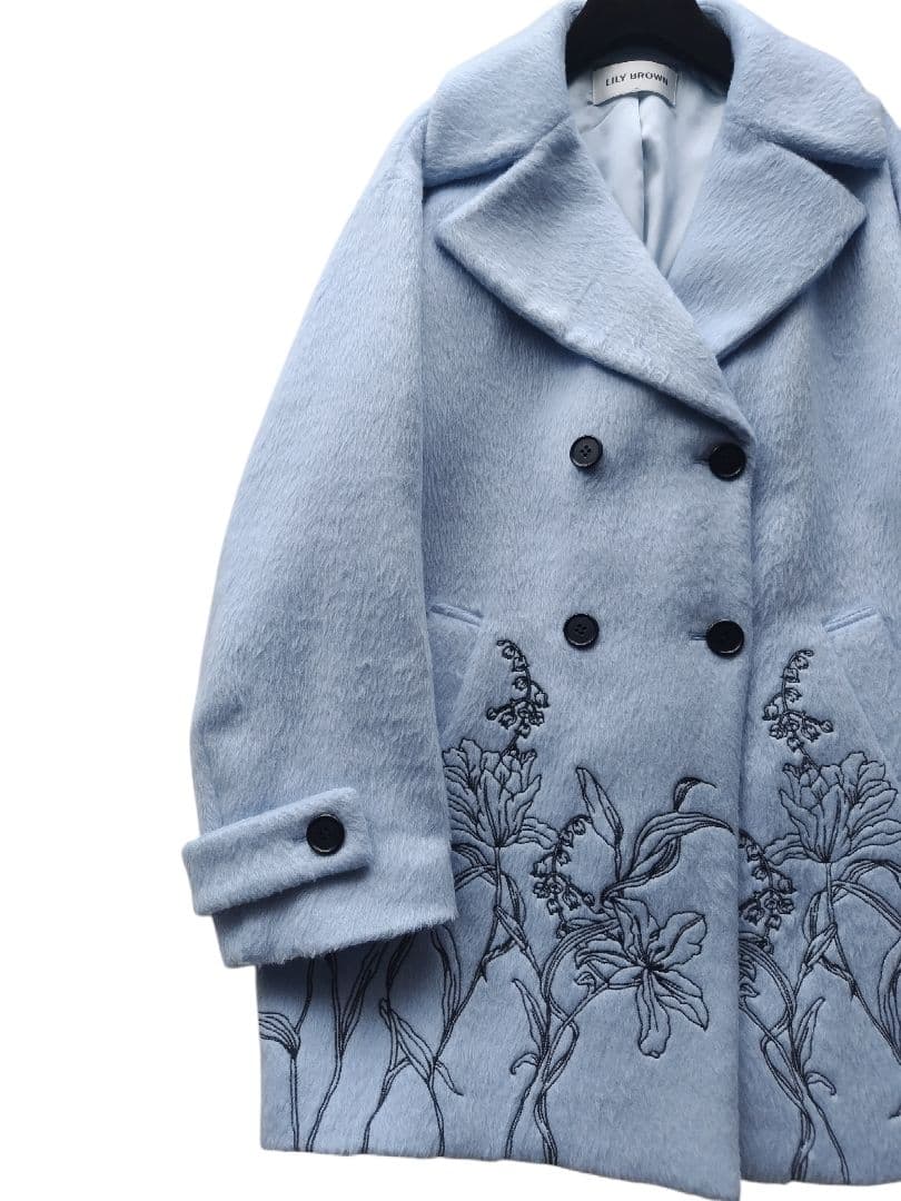 美品　LILY BROWN エンブロイダリーコクーンコート ブルー　2025年