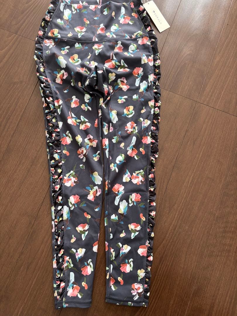 【SUKALA】スカーラ ローズプリントレギンス 新品タグ付き