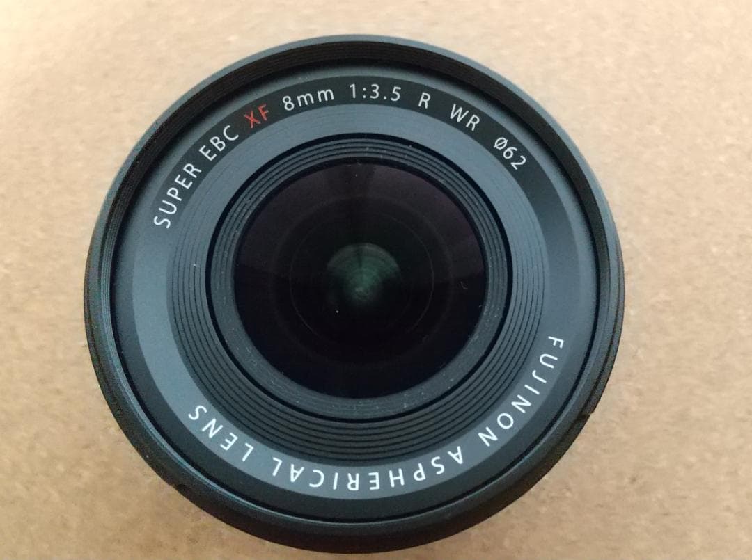 フジフィルム　XF8ｍｍＦ3.5 R WR 大口径広角単焦点レンズ