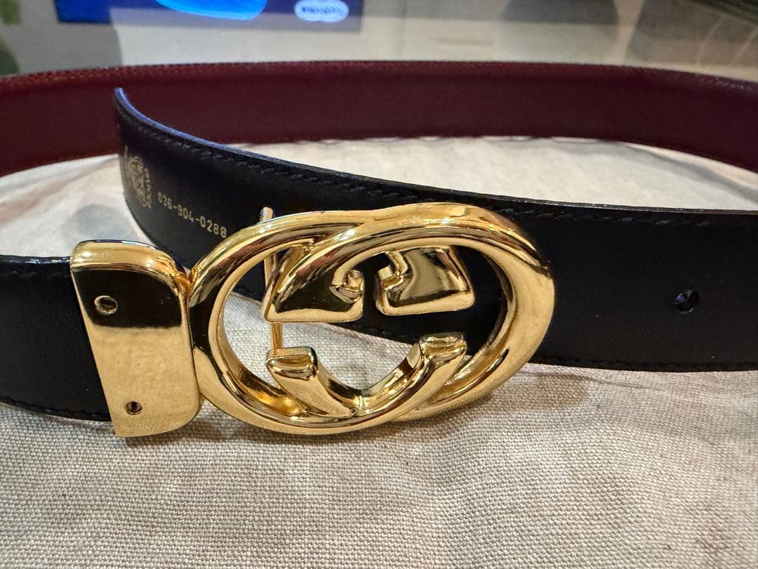 Cam。GUCCI レザー ベルト 黒 赤 ゴールドバックル