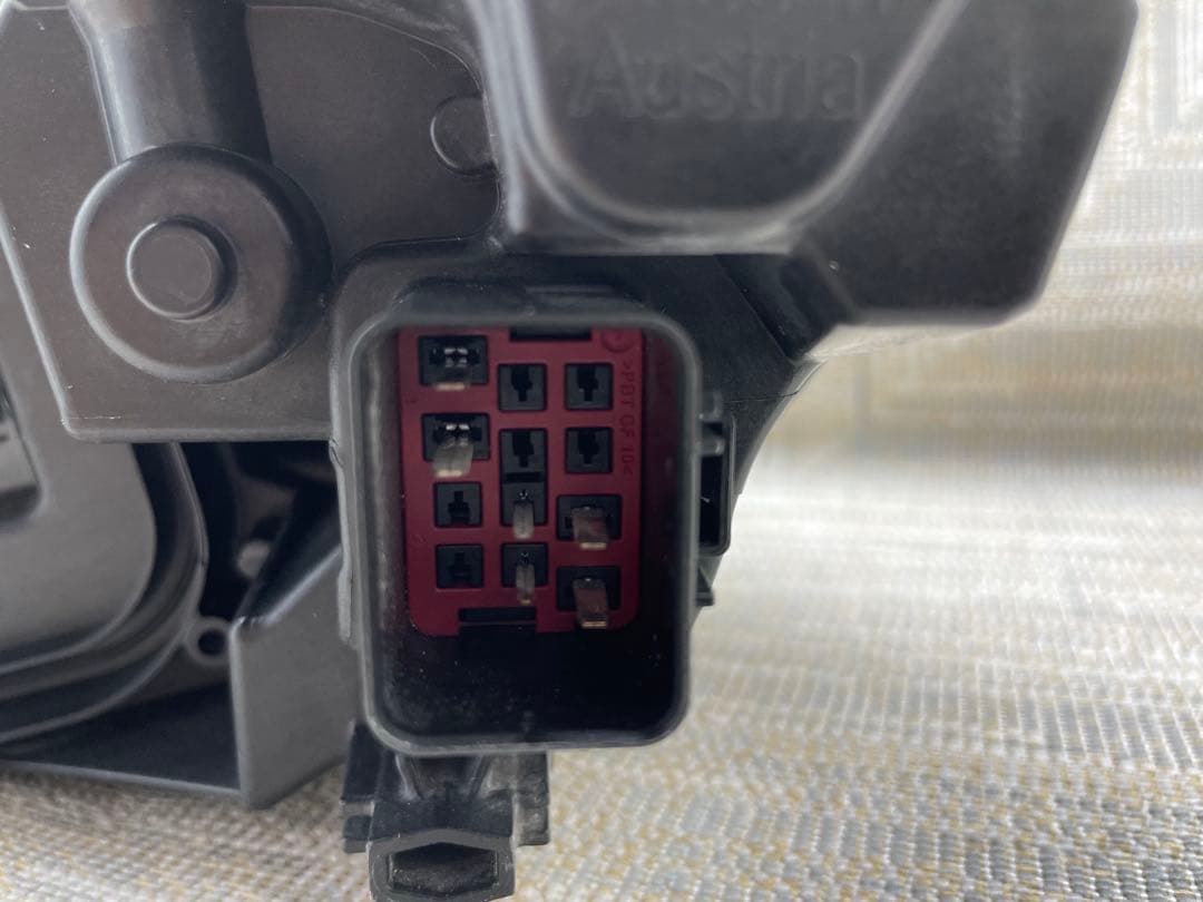 VOLVO ボルボ V40 MB系後期 右側ライト LED 31420446