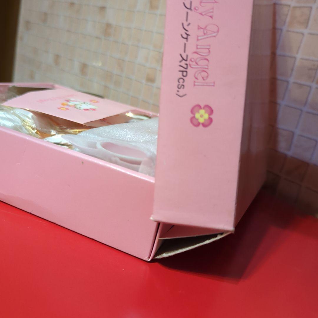 ハローキティのエンジェルキティシリーズのコーヒースプーンとスプーンレストのセット